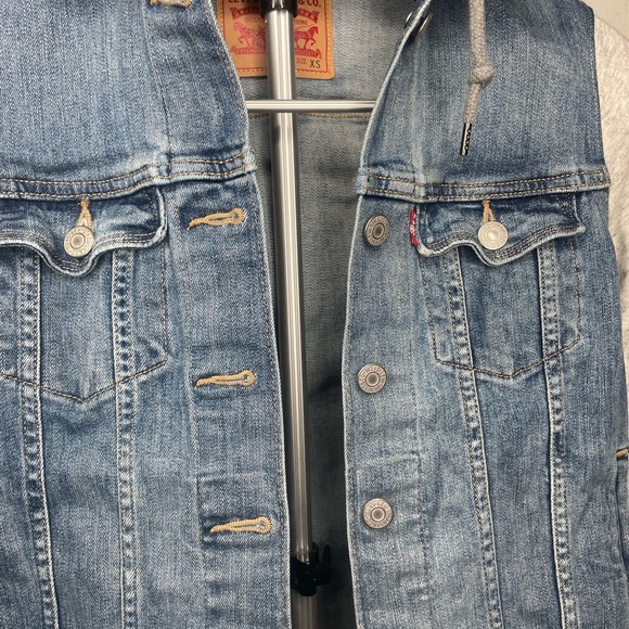 Levi's Blue Denim Jacket with Gray Sleeves - Picture 2 of 11